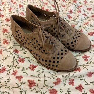 Jessica Simpson Brown Lace-Up Cutout Flats